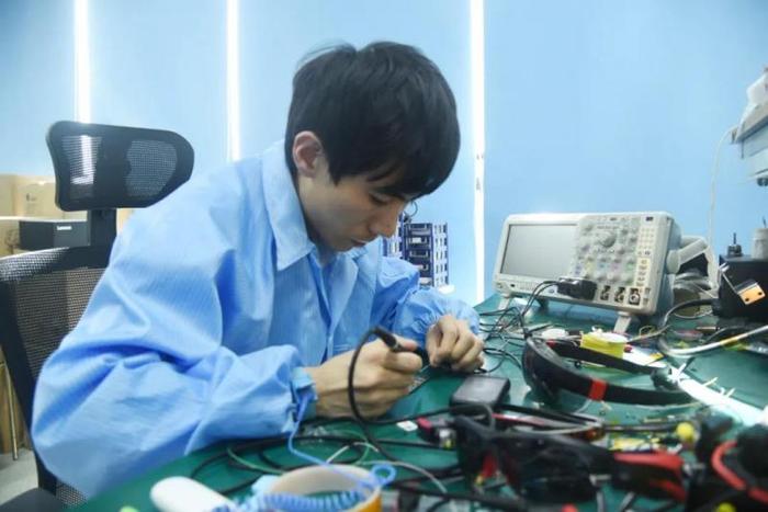 科技報國的青春答卷 90后“北京榜樣”史曉剛的電子產品研發之路